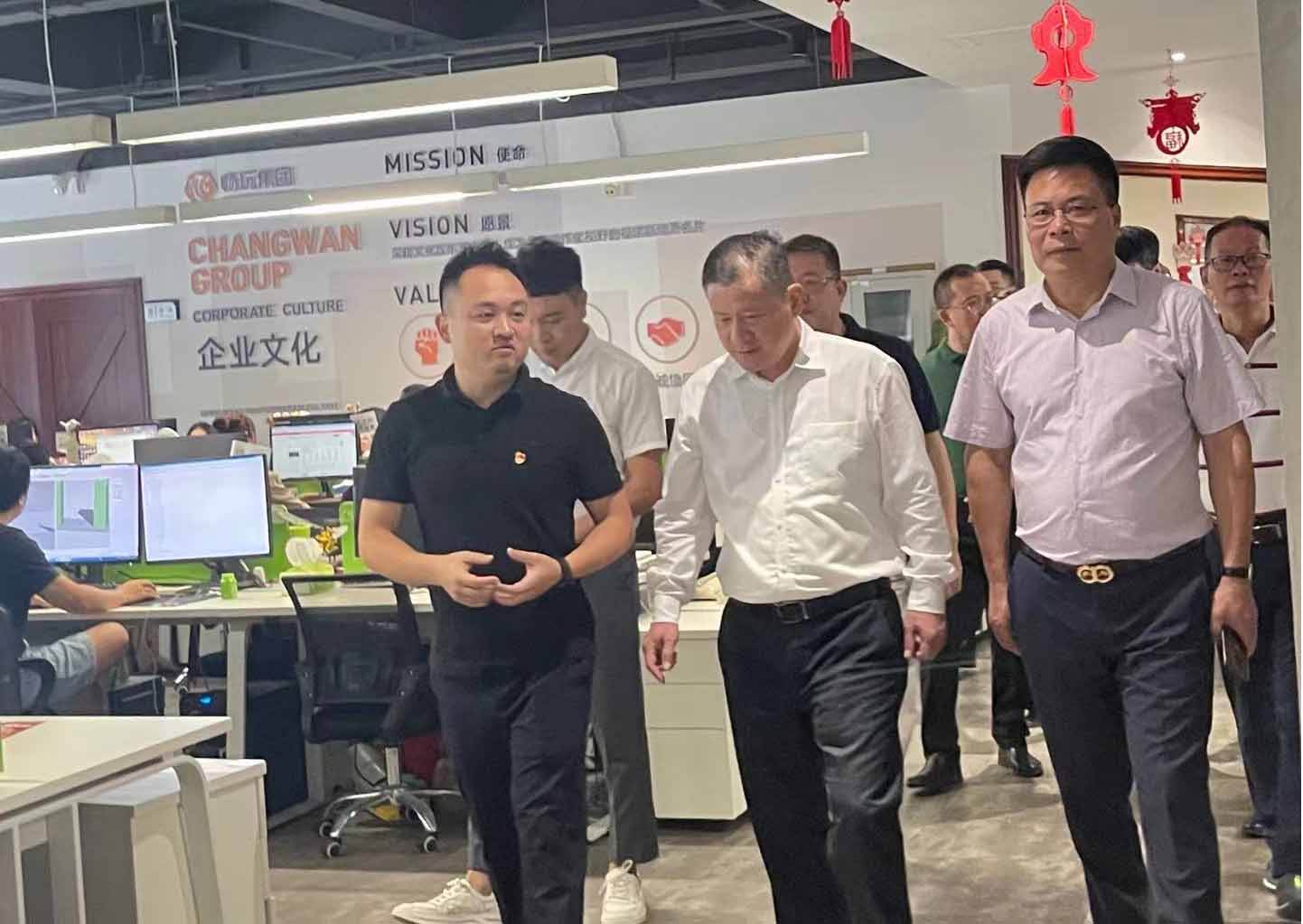 仓山区区委书记郑子记一行莅畅玩集团调研指导